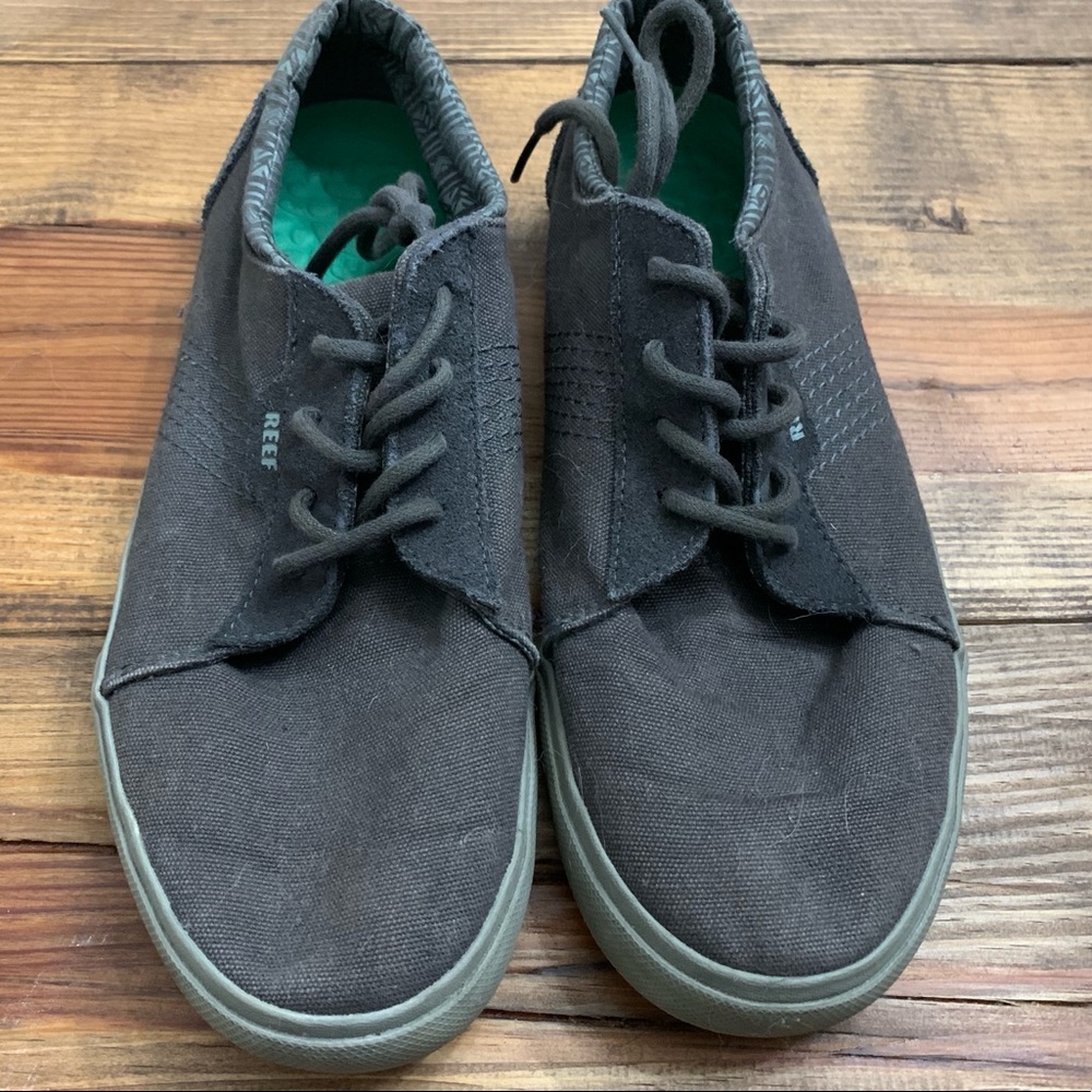 Men’s Reef Gray Canvas Sneakers 2/$20